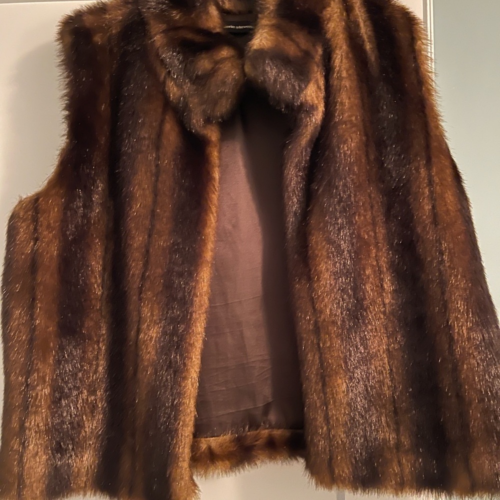 Size L-XL  Valerie Stevens Faux Fur Vest